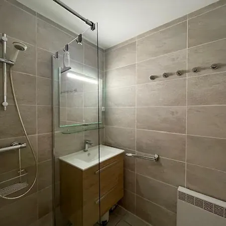 4/5 Pers Avec Terrasse Et Piscine - Fr-1-837-13