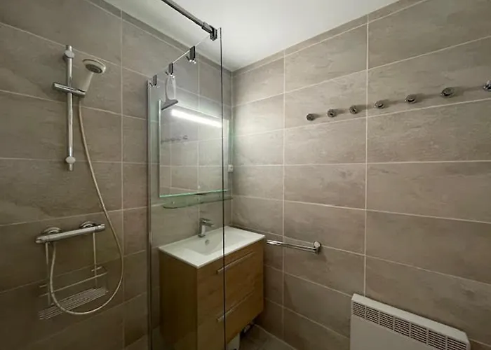 4/5 Pers Avec Terrasse Et Piscine - Fr-1-837-13